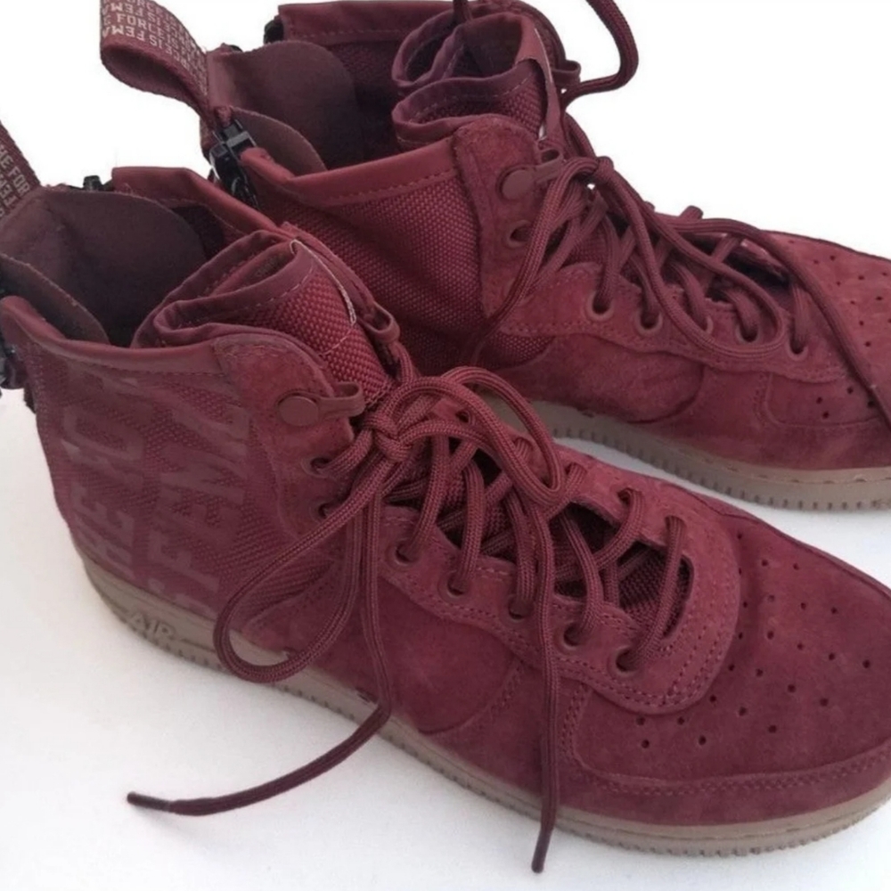 NIKE SF Air Force 1 Mid The Force Is Female Sneakers